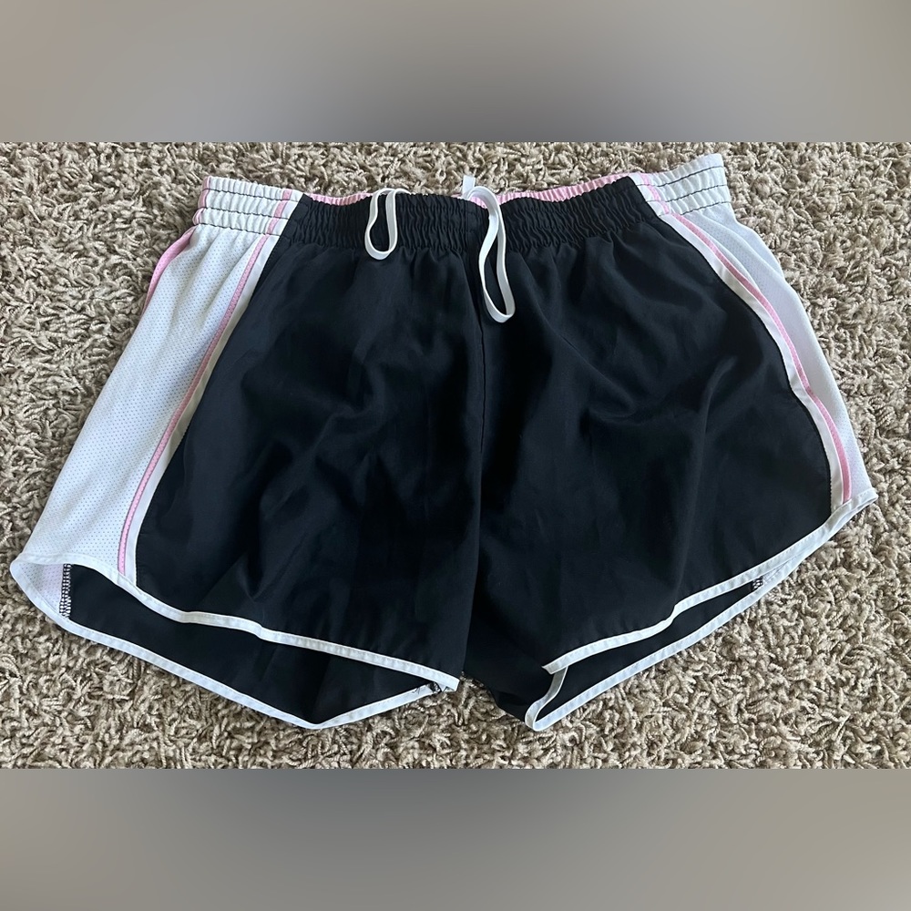 Nike Fit Dry Elastic Waist Workout Lined Running Shorts Women’s Size Medium.